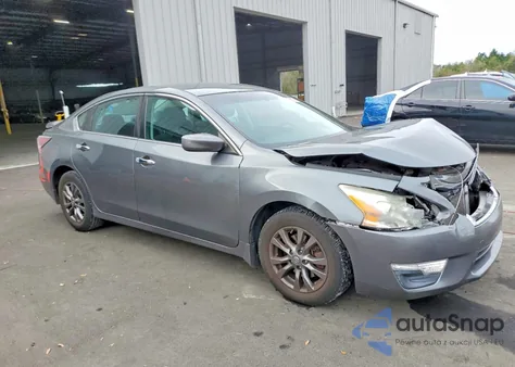 2015 Nissan Altima 2.5 z USA, uszkodzony, nr VIN 1N4AL3AP7FN921173